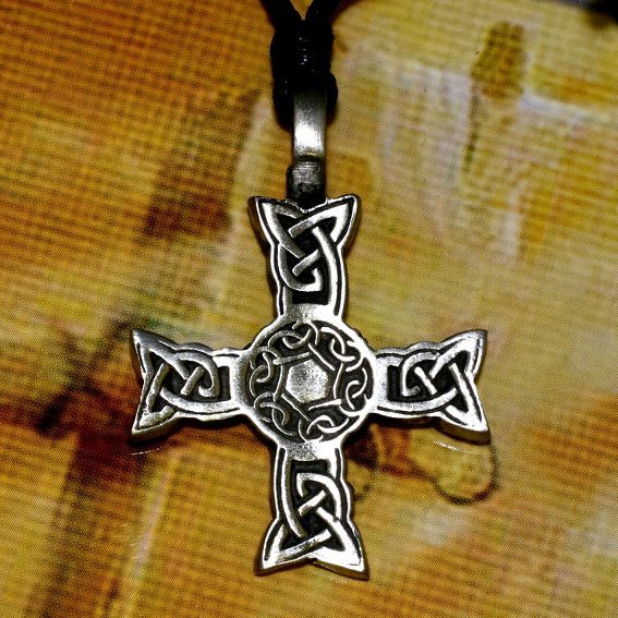 Zinnanhänger - Keltenkreuz mit Keltischem Knoten