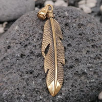 Bronzeanhänger - Feder "Penna"