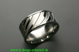 Edelstahlring - Gelasertes Streifenmuster 58