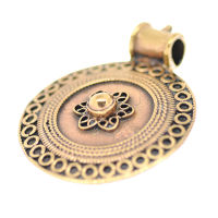 Bronzeanhänger- Amulett mit Muster und Blume